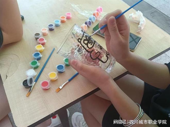 四川城市職業學院藝畫DIY活動 秀出才藝，共繪文化新篇章